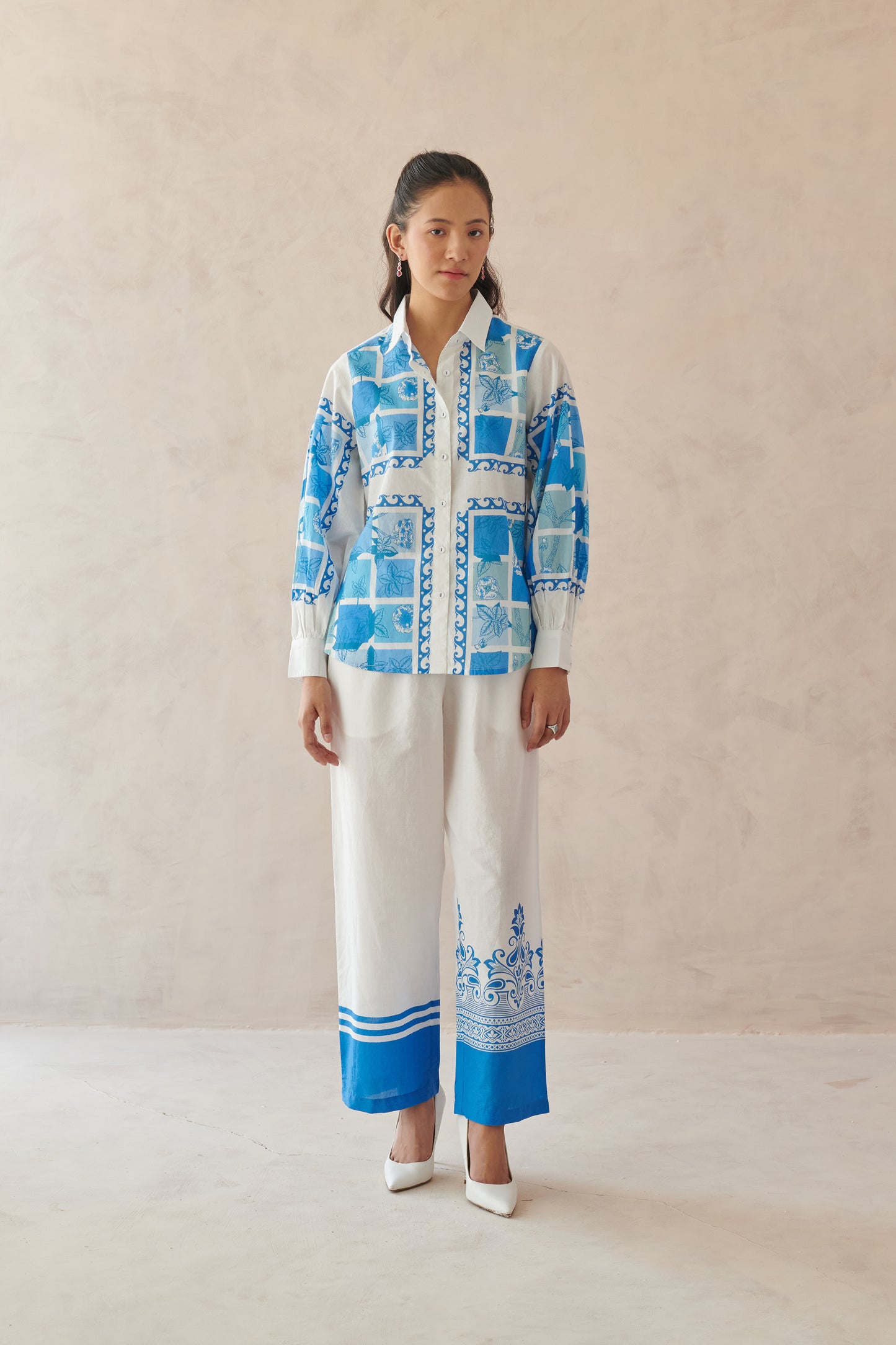 Vivia White Blue Mosaic Floral Shirt