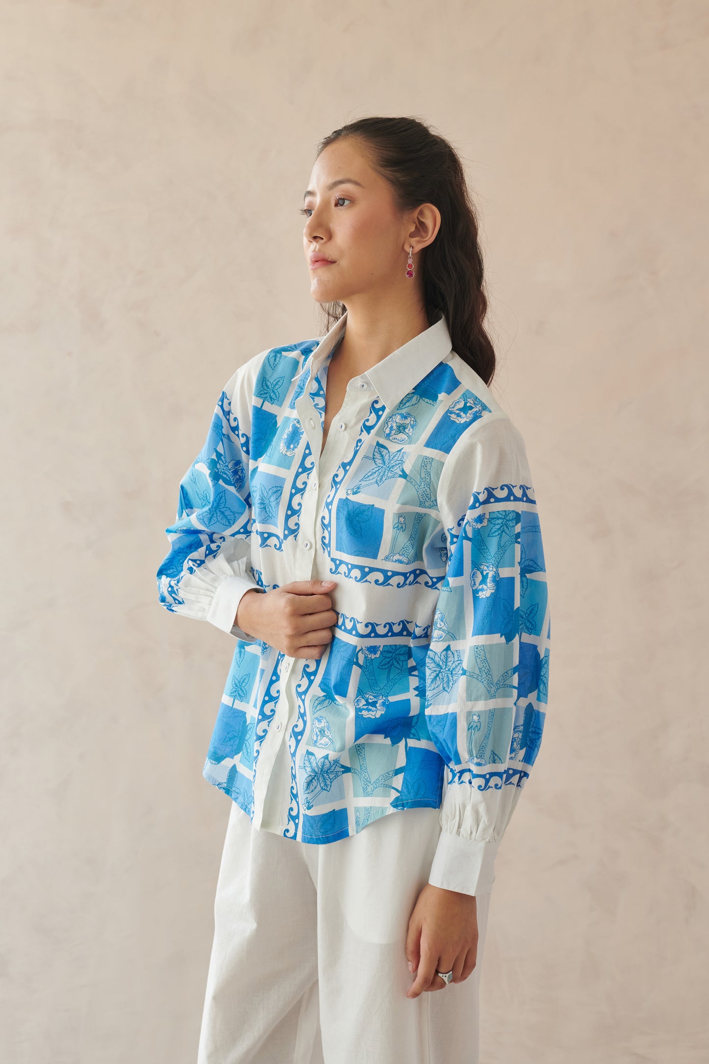 Vivia White Blue Mosaic Floral Shirt