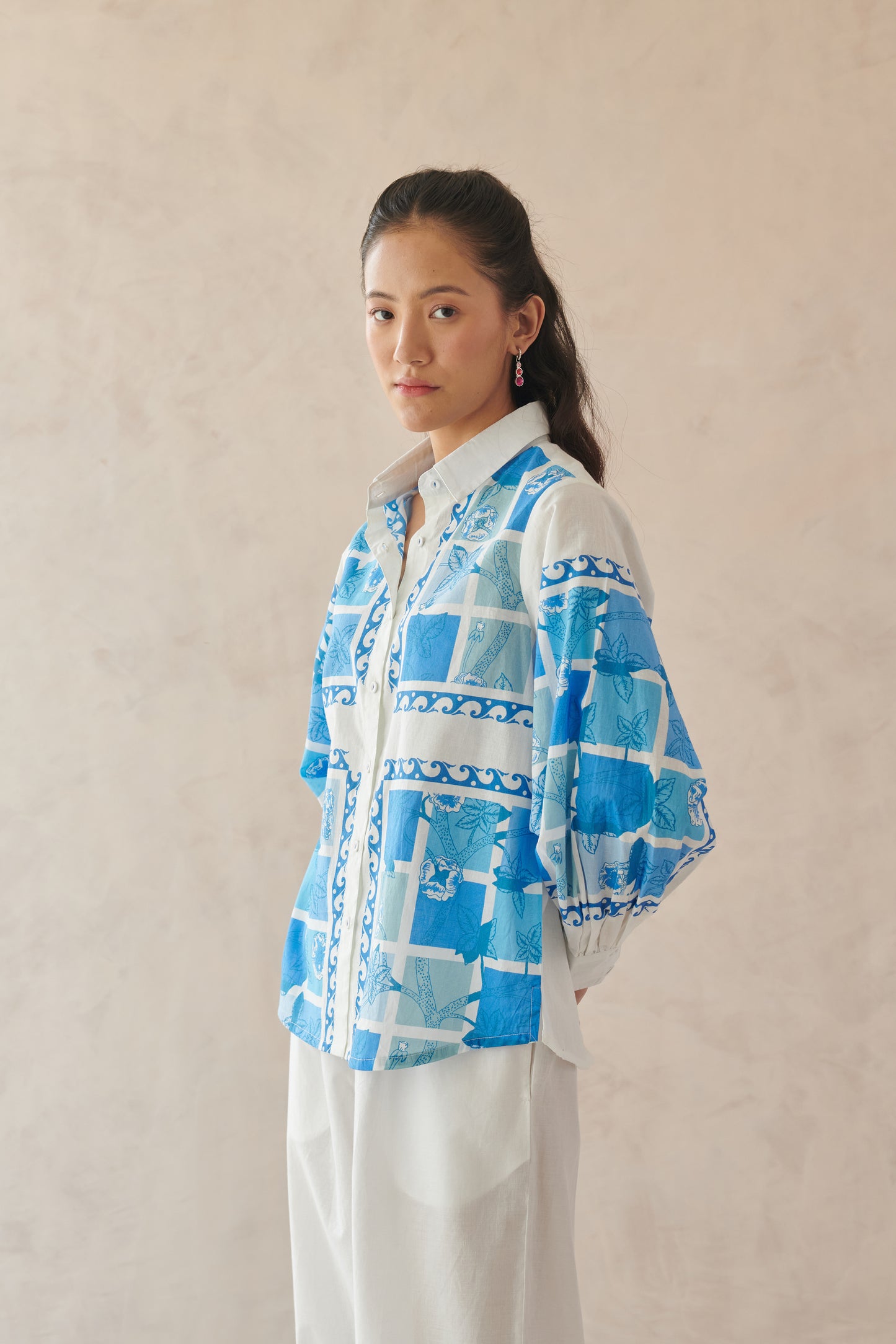 Vivia White Blue Mosaic Floral Shirt
