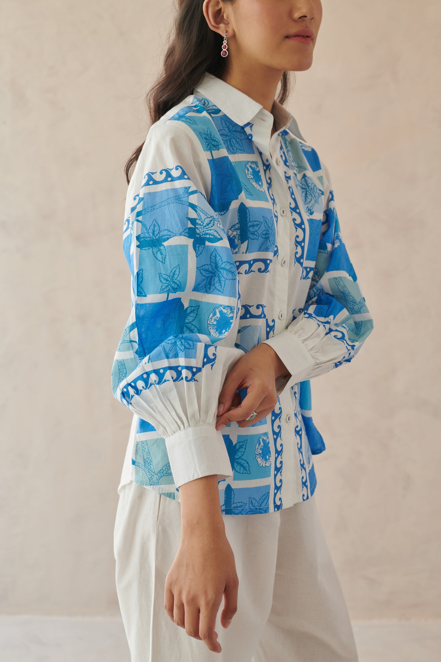 Vivia White Blue Mosaic Floral Shirt
